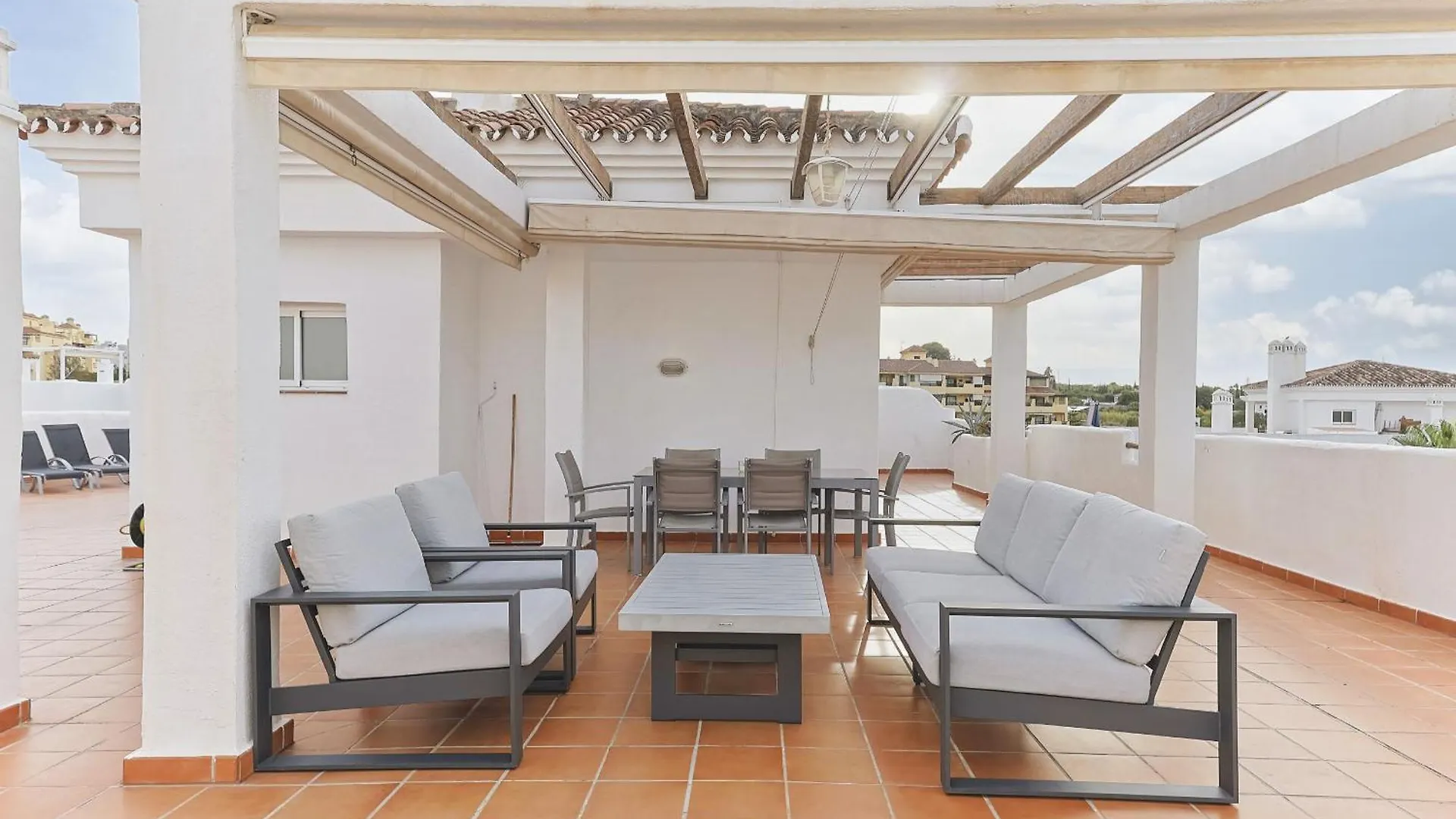 Penthouse Luny Apartment Estepona 0*,